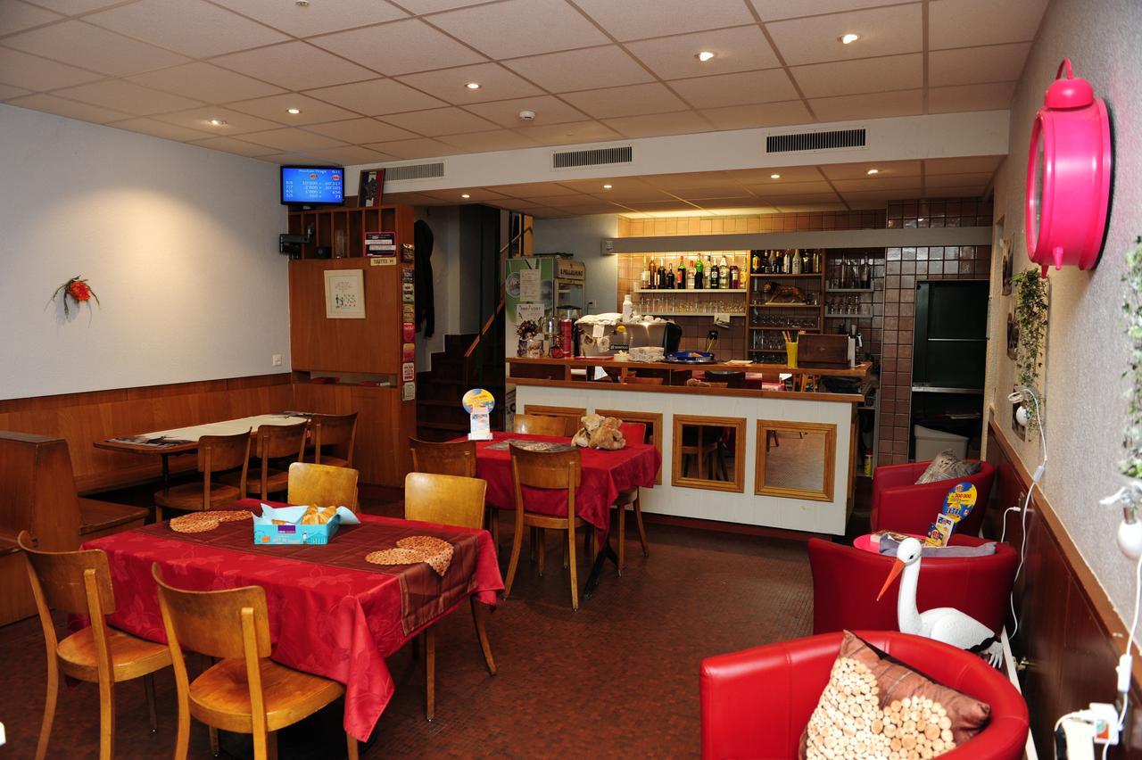 Hotel Restaurant Au Chasseur Orbe Buitenkant foto