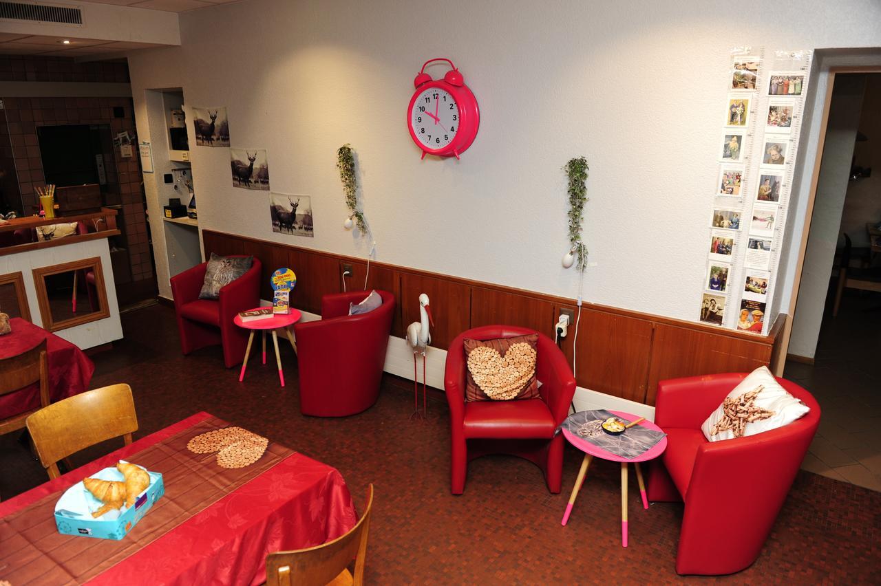 Hotel Restaurant Au Chasseur Orbe Buitenkant foto